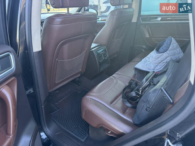 Черный Фольксваген Туарег, объемом двигателя 3 л и пробегом 285 тыс. км за 17000 $, фото 3 на Automoto.ua