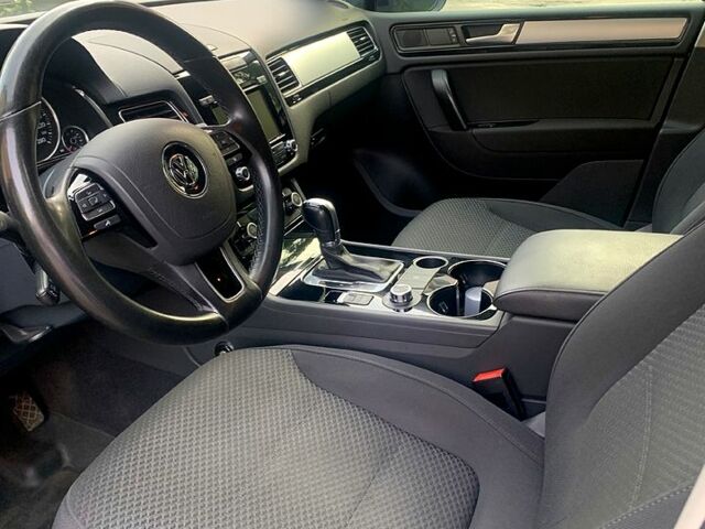 Чорний Фольксваген Туарег, об'ємом двигуна 3 л та пробігом 283 тис. км за 17500 $, фото 8 на Automoto.ua