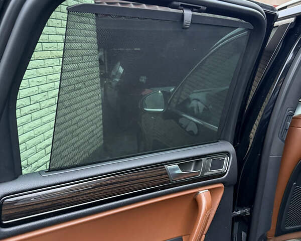 Чорний Фольксваген Туарег, об'ємом двигуна 4.13 л та пробігом 258 тис. км за 28500 $, фото 42 на Automoto.ua