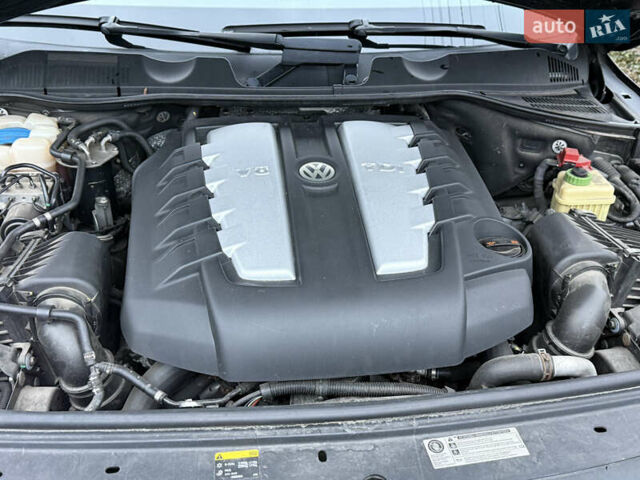 Чорний Фольксваген Туарег, об'ємом двигуна 4.13 л та пробігом 258 тис. км за 28500 $, фото 32 на Automoto.ua