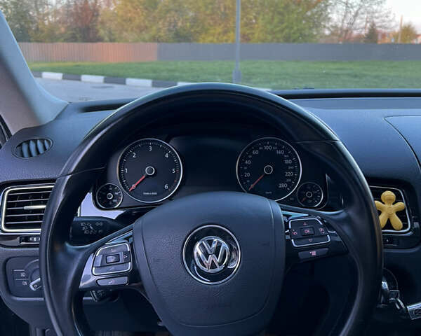 Черный Фольксваген Туарег, объемом двигателя 3 л и пробегом 270 тыс. км за 23200 $, фото 13 на Automoto.ua