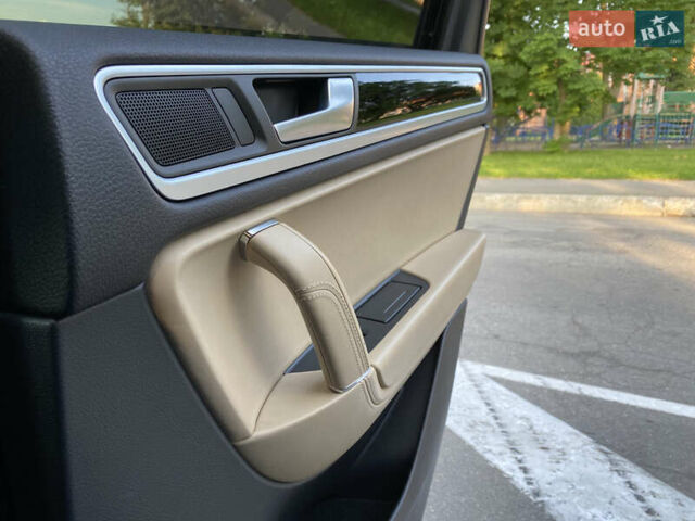 Черный Фольксваген Туарег, объемом двигателя 2.97 л и пробегом 185 тыс. км за 22999 $, фото 41 на Automoto.ua