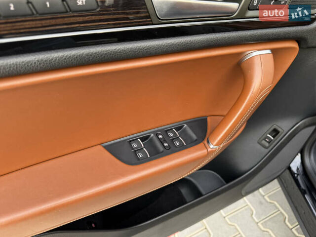 Черный Фольксваген Туарег, объемом двигателя 3 л и пробегом 275 тыс. км за 20999 $, фото 18 на Automoto.ua