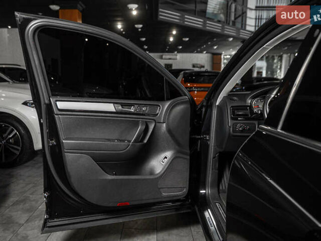 Чорний Фольксваген Туарег, об'ємом двигуна 2.97 л та пробігом 163 тис. км за 21900 $, фото 23 на Automoto.ua