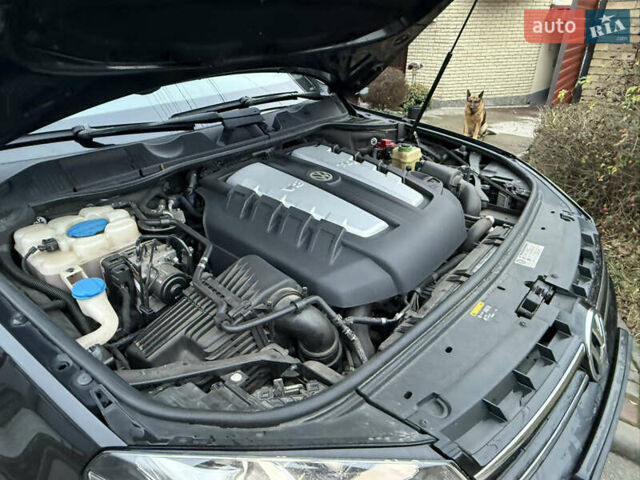 Чорний Фольксваген Туарег, об'ємом двигуна 4.13 л та пробігом 258 тис. км за 28500 $, фото 33 на Automoto.ua