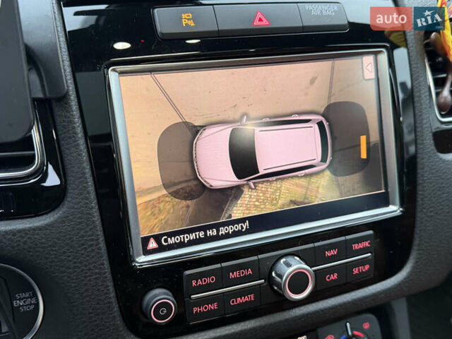 Чорний Фольксваген Туарег, об'ємом двигуна 4.13 л та пробігом 258 тис. км за 28500 $, фото 30 на Automoto.ua