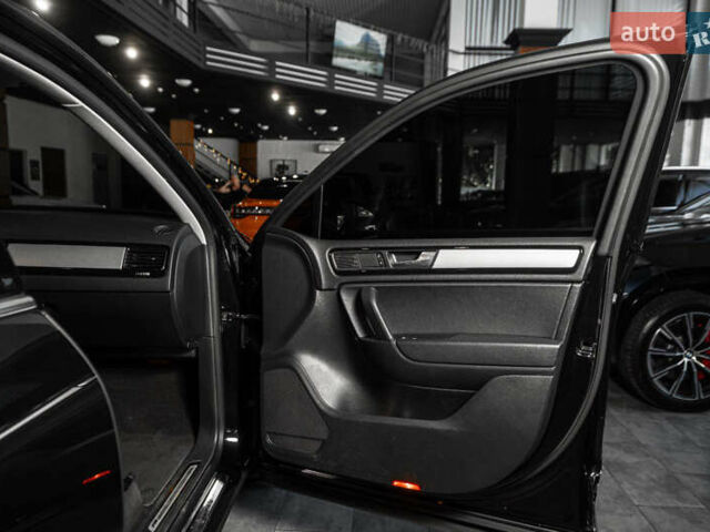 Чорний Фольксваген Туарег, об'ємом двигуна 2.97 л та пробігом 163 тис. км за 21900 $, фото 24 на Automoto.ua