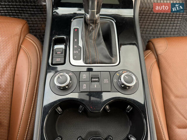 Черный Фольксваген Туарег, объемом двигателя 3 л и пробегом 275 тыс. км за 20999 $, фото 25 на Automoto.ua