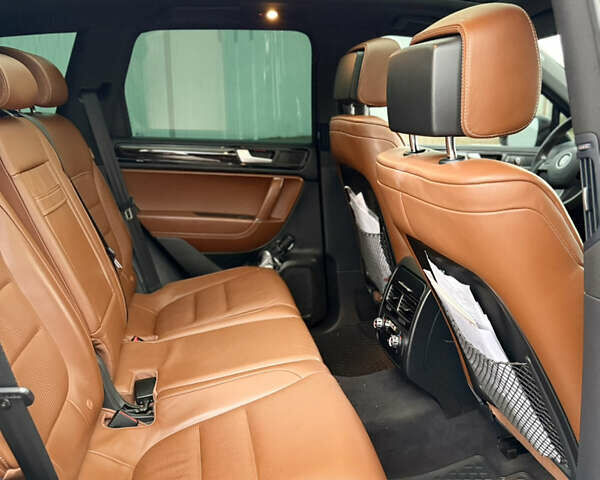 Черный Фольксваген Туарег, объемом двигателя 2.97 л и пробегом 280 тыс. км за 19300 $, фото 5 на Automoto.ua