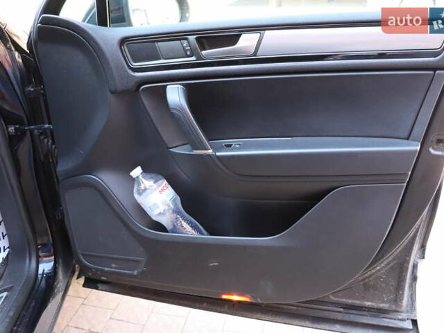 Черный Фольксваген Туарег, объемом двигателя 3 л и пробегом 142 тыс. км за 22900 $, фото 47 на Automoto.ua