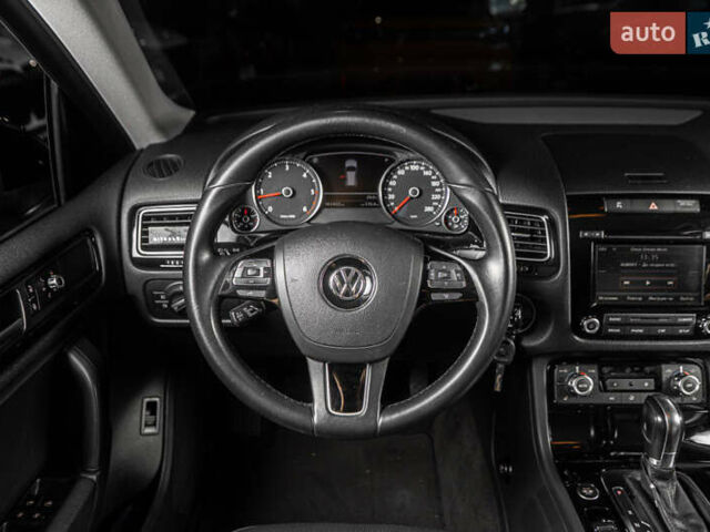 Чорний Фольксваген Туарег, об'ємом двигуна 2.97 л та пробігом 163 тис. км за 21900 $, фото 5 на Automoto.ua