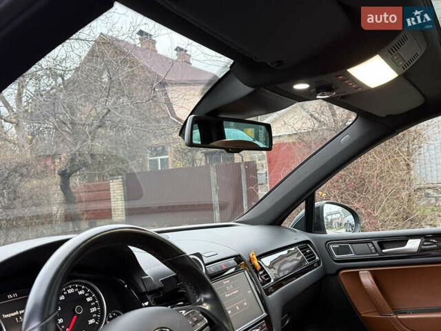 Чорний Фольксваген Туарег, об'ємом двигуна 4.13 л та пробігом 258 тис. км за 28500 $, фото 16 на Automoto.ua