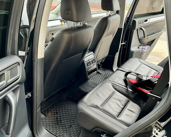 Черный Фольксваген Туарег, объемом двигателя 3 л и пробегом 213 тыс. км за 22300 $, фото 20 на Automoto.ua