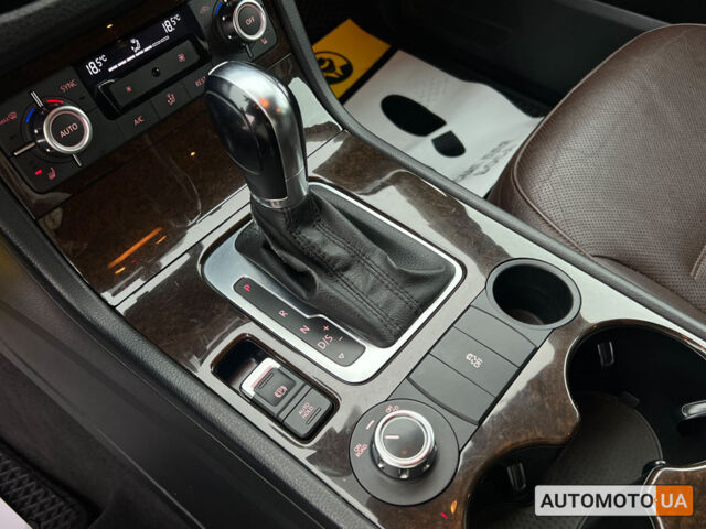 Чорний Фольксваген Туарег, об'ємом двигуна 3 л та пробігом 191 тис. км за 25300 $, фото 19 на Automoto.ua