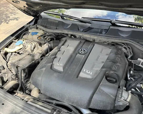 Чорний Фольксваген Туарег, об'ємом двигуна 2.97 л та пробігом 325 тис. км за 18000 $, фото 2 на Automoto.ua