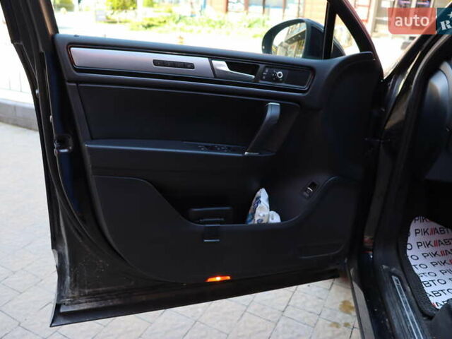 Черный Фольксваген Туарег, объемом двигателя 3 л и пробегом 142 тыс. км за 22900 $, фото 12 на Automoto.ua