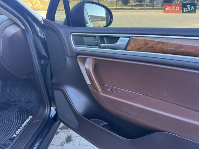 Черный Фольксваген Туарег, объемом двигателя 3 л и пробегом 285 тыс. км за 17000 $, фото 1 на Automoto.ua