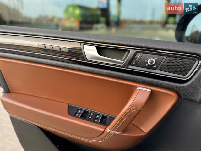 Черный Фольксваген Туарег, объемом двигателя 3 л и пробегом 275 тыс. км за 20999 $, фото 16 на Automoto.ua