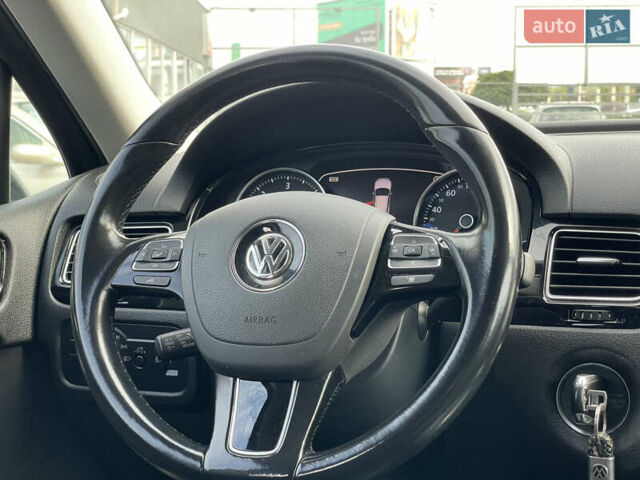 Черный Фольксваген Туарег, объемом двигателя 2.97 л и пробегом 249 тыс. км за 22500 $, фото 26 на Automoto.ua