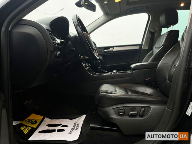 Чорний Фольксваген Туарег, об'ємом двигуна 3 л та пробігом 272 тис. км за 22990 $, фото 11 на Automoto.ua