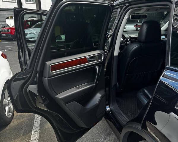 Черный Фольксваген Туарег, объемом двигателя 2.97 л и пробегом 221 тыс. км за 20750 $, фото 4 на Automoto.ua