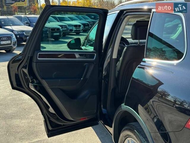 Черный Фольксваген Туарег, объемом двигателя 2.97 л и пробегом 199 тыс. км за 22000 $, фото 28 на Automoto.ua