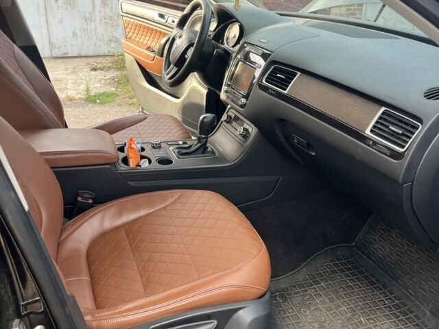 Черный Фольксваген Туарег, объемом двигателя 3 л и пробегом 258 тыс. км за 19000 $, фото 7 на Automoto.ua