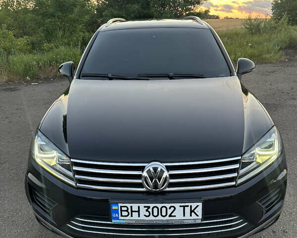 Черный Фольксваген Туарег, объемом двигателя 3 л и пробегом 269 тыс. км за 32500 $, фото 2 на Automoto.ua