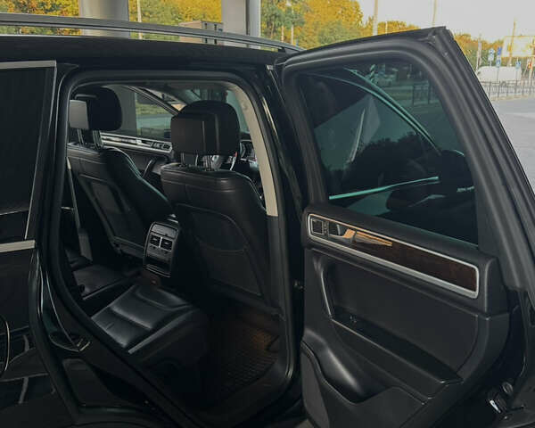 Чорний Фольксваген Туарег, об'ємом двигуна 2.97 л та пробігом 400 тис. км за 19300 $, фото 15 на Automoto.ua