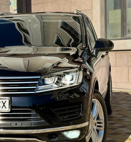 Черный Фольксваген Туарег, объемом двигателя 2.97 л и пробегом 216 тыс. км за 27400 $, фото 2 на Automoto.ua