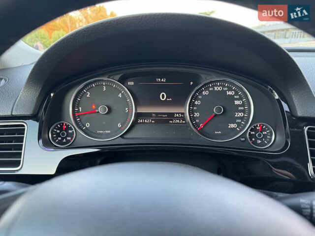 Черный Фольксваген Туарег, объемом двигателя 2.97 л и пробегом 240 тыс. км за 20500 $, фото 9 на Automoto.ua