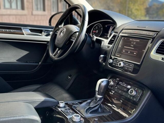 Черный Фольксваген Туарег, объемом двигателя 3 л и пробегом 216 тыс. км за 27400 $, фото 18 на Automoto.ua