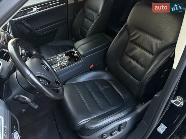 Чорний Фольксваген Туарег, об'ємом двигуна 2.97 л та пробігом 225 тис. км за 27500 $, фото 49 на Automoto.ua