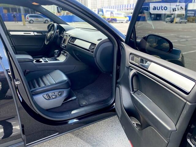 Черный Фольксваген Туарег, объемом двигателя 3 л и пробегом 223 тыс. км за 25500 $, фото 32 на Automoto.ua