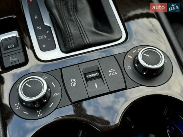 Черный Фольксваген Туарег, объемом двигателя 2.97 л и пробегом 150 тыс. км за 28500 $, фото 37 на Automoto.ua