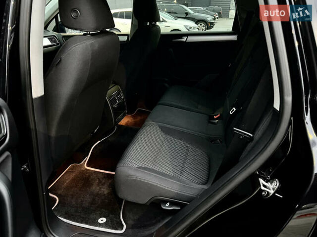 Черный Фольксваген Туарег, объемом двигателя 3 л и пробегом 245 тыс. км за 19500 $, фото 53 на Automoto.ua