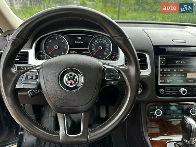 Черный Фольксваген Туарег, объемом двигателя 3 л и пробегом 360 тыс. км за 16200 $, фото 10 на Automoto.ua