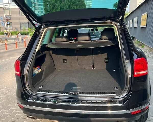 Чорний Фольксваген Туарег, об'ємом двигуна 2.97 л та пробігом 270 тис. км за 24500 $, фото 2 на Automoto.ua