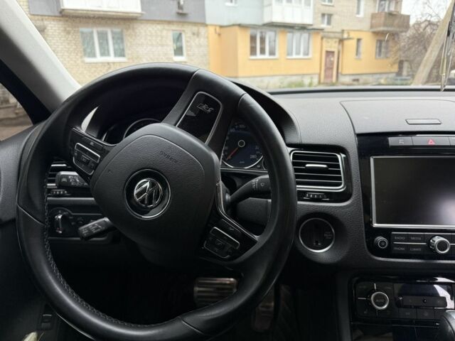 Черный Фольксваген Туарег, объемом двигателя 3 л и пробегом 250 тыс. км за 25000 $, фото 3 на Automoto.ua