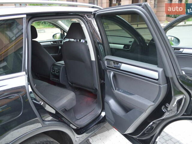 Чорний Фольксваген Туарег, об'ємом двигуна 2.97 л та пробігом 256 тис. км за 18900 $, фото 28 на Automoto.ua