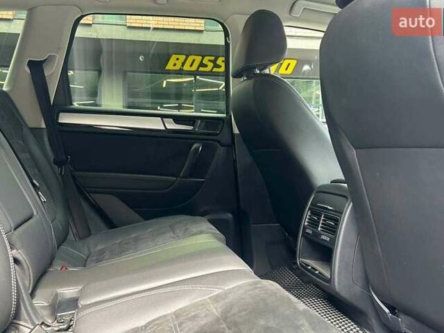 Черный Фольксваген Туарег, объемом двигателя 2.97 л и пробегом 292 тыс. км за 22900 $, фото 16 на Automoto.ua