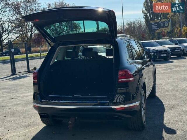 Черный Фольксваген Туарег, объемом двигателя 2.97 л и пробегом 199 тыс. км за 22000 $, фото 12 на Automoto.ua