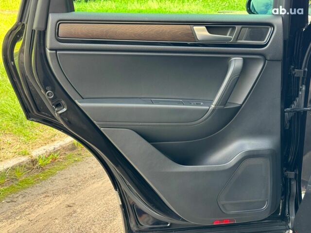 Черный Фольксваген Туарег, объемом двигателя 3 л и пробегом 200 тыс. км за 25790 $, фото 22 на Automoto.ua