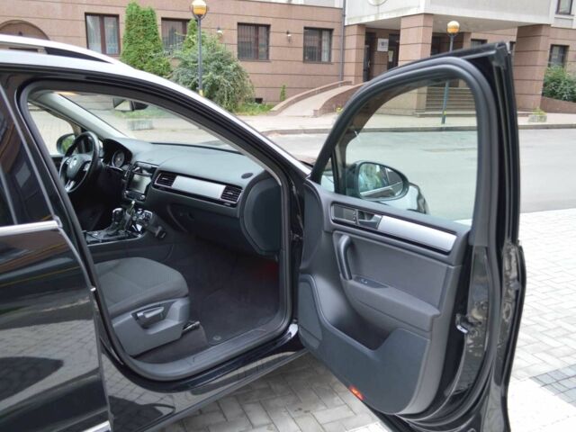 Черный Фольксваген Туарег, объемом двигателя 3 л и пробегом 256 тыс. км за 18900 $, фото 20 на Automoto.ua