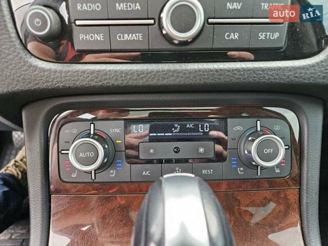 Черный Фольксваген Туарег, объемом двигателя 3 л и пробегом 236 тыс. км за 21600 $, фото 19 на Automoto.ua