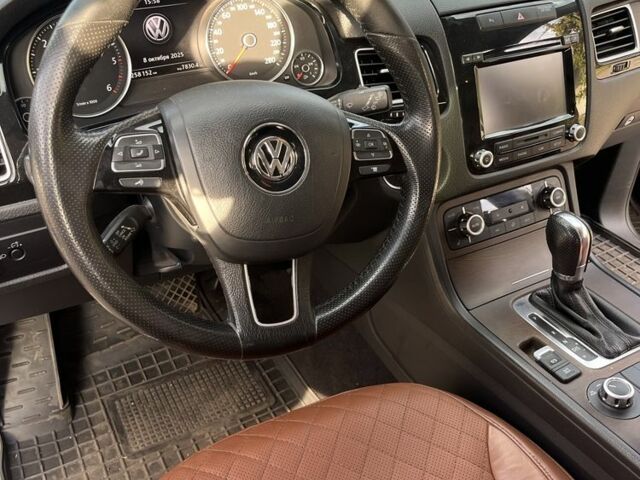 Черный Фольксваген Туарег, объемом двигателя 3 л и пробегом 258 тыс. км за 19000 $, фото 14 на Automoto.ua