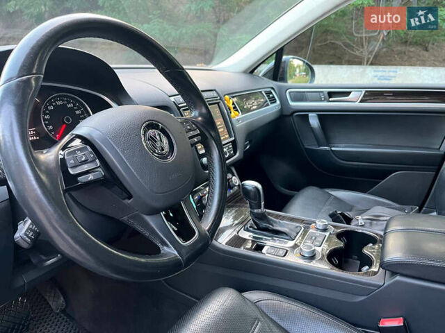 Черный Фольксваген Туарег, объемом двигателя 2.97 л и пробегом 242 тыс. км за 25900 $, фото 20 на Automoto.ua