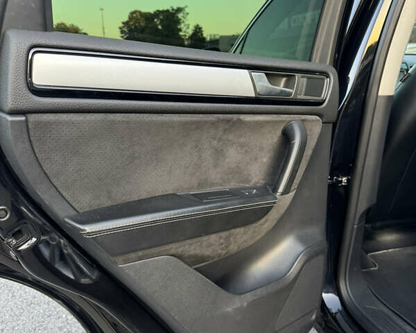 Черный Фольксваген Туарег, объемом двигателя 2.97 л и пробегом 240 тыс. км за 20500 $, фото 16 на Automoto.ua