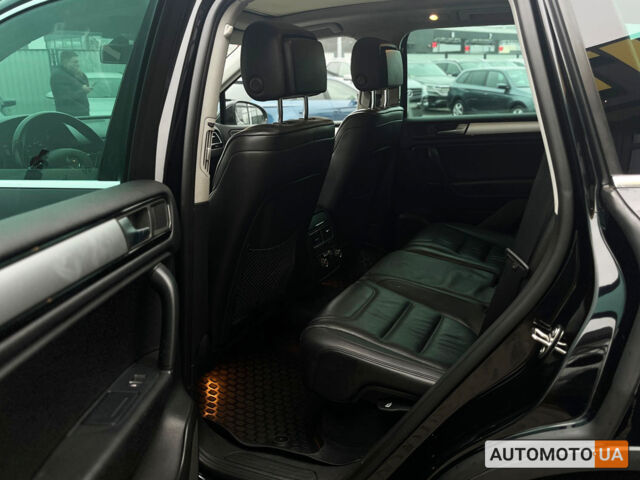 Чорний Фольксваген Туарег, об'ємом двигуна 3 л та пробігом 272 тис. км за 22990 $, фото 27 на Automoto.ua