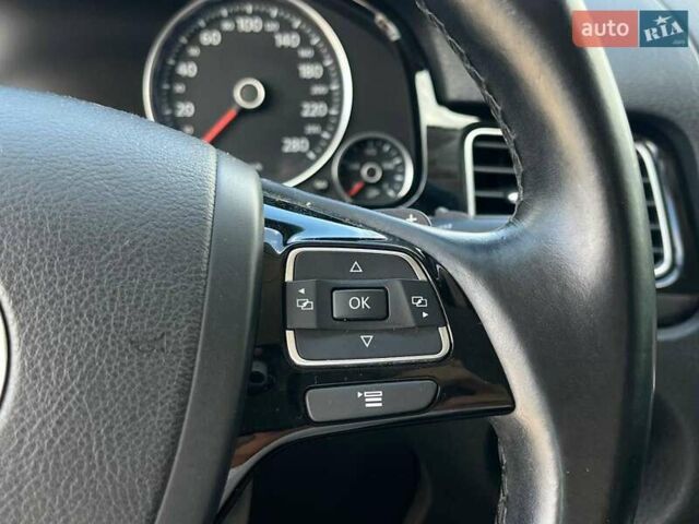 Чорний Фольксваген Туарег, об'ємом двигуна 3 л та пробігом 231 тис. км за 23680 $, фото 33 на Automoto.ua